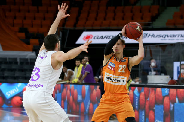 球场内外的 球场内外的