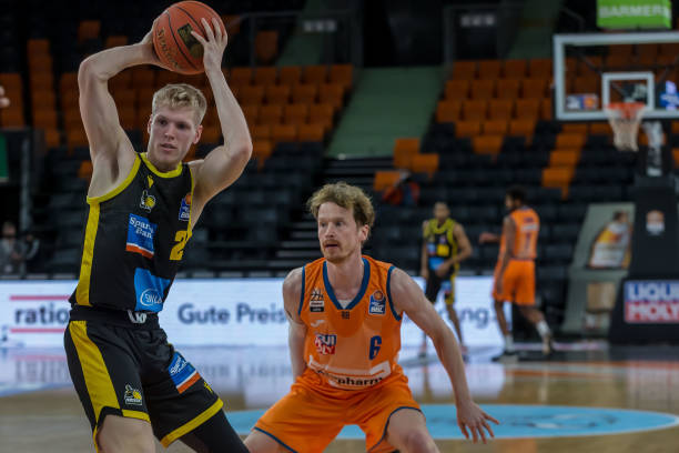 表现出明显 表现出明显